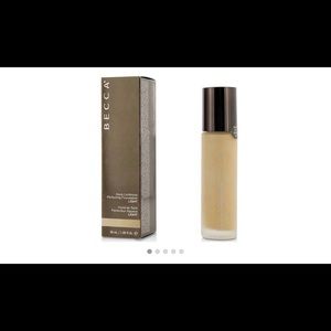 Becca aqua luminous foundation